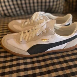 Puma White and Black Sneakers